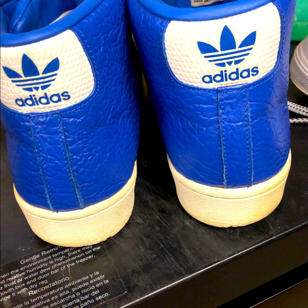 Men’s size 10.5 Adidas high top tennis shoes